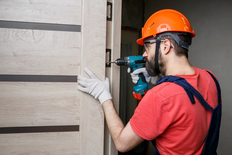 Serrurier professionnel en intervention — Azurchris Dépannage, Conflans-Sainte-Honorine (78)